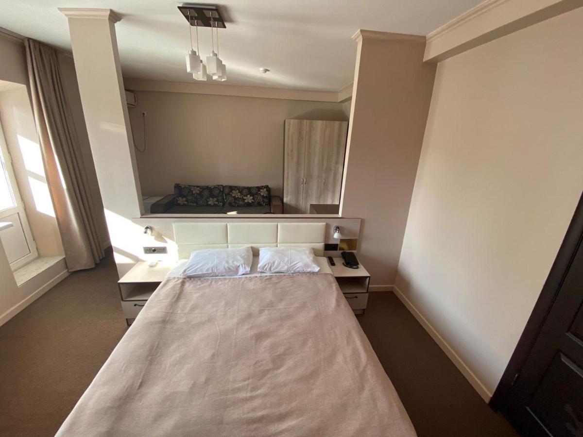 אסטנה Ulpan Mini Hotel מראה חיצוני תמונה