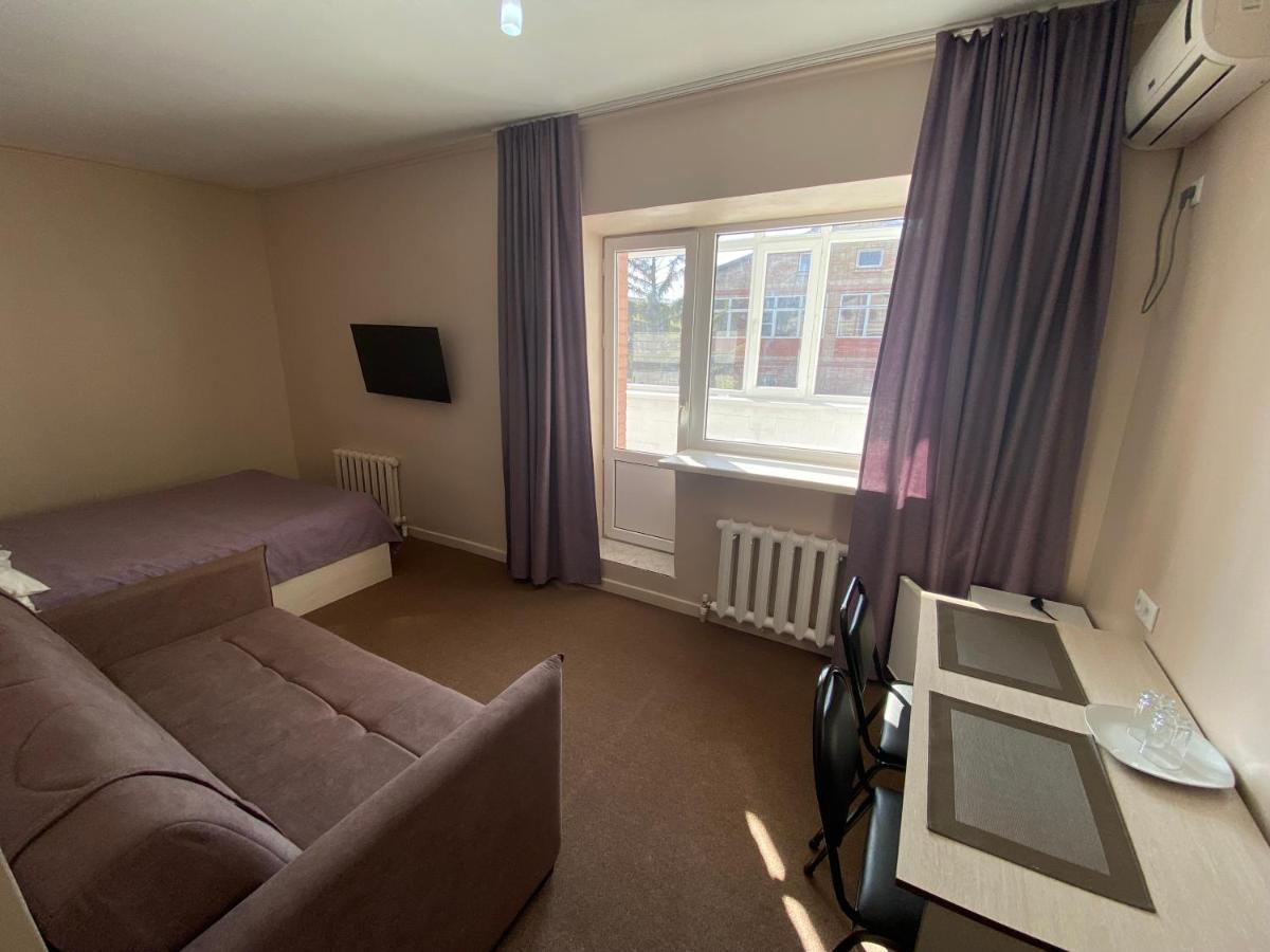 אסטנה Ulpan Mini Hotel מראה חיצוני תמונה