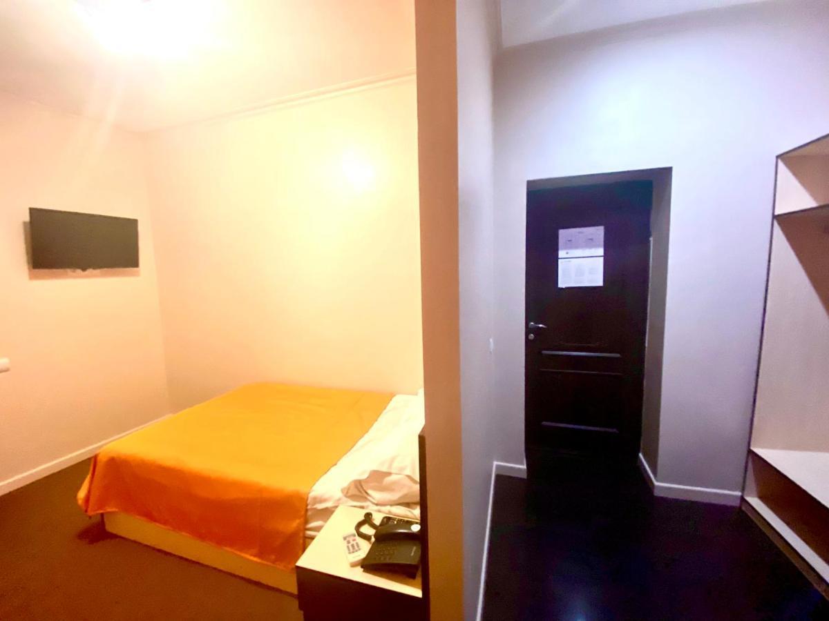 אסטנה Ulpan Mini Hotel מראה חיצוני תמונה