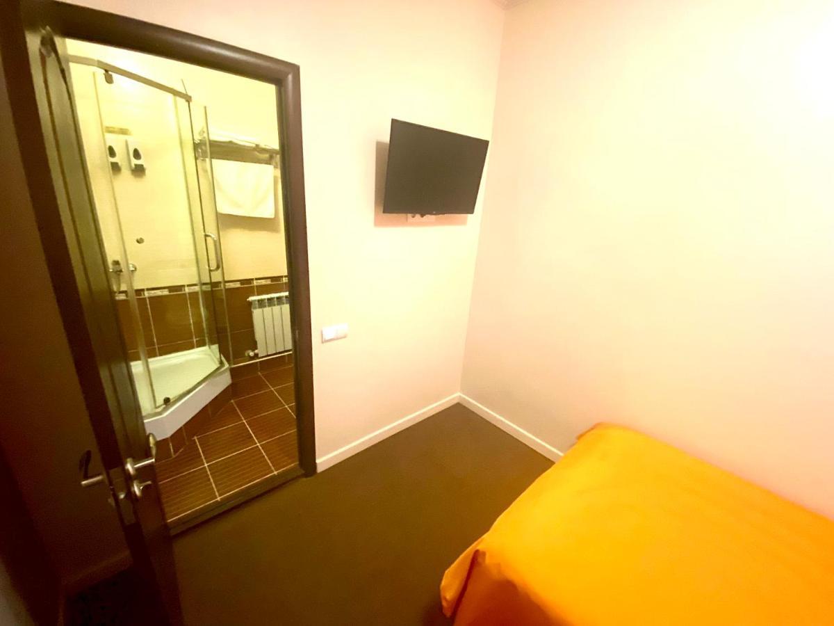 אסטנה Ulpan Mini Hotel מראה חיצוני תמונה
