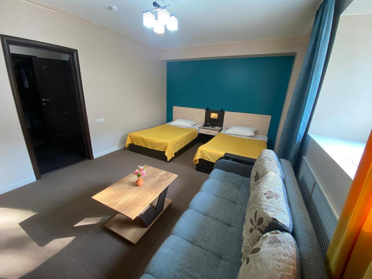 אסטנה Ulpan Mini Hotel מראה חיצוני תמונה