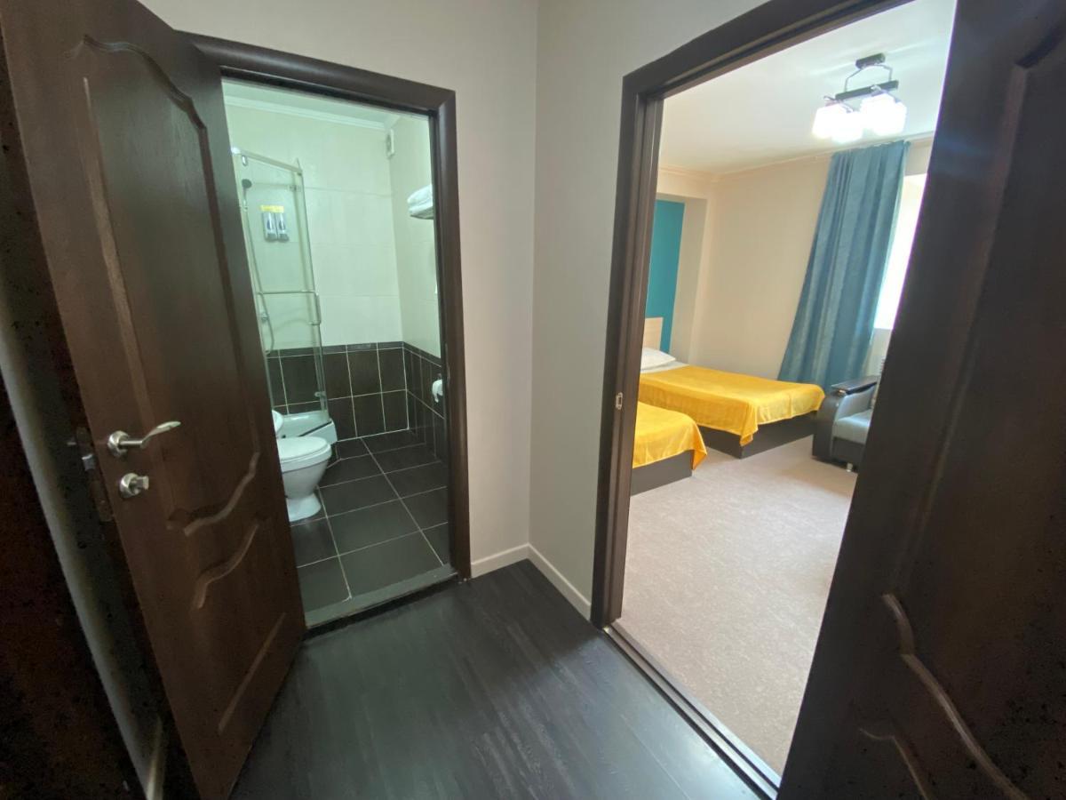 אסטנה Ulpan Mini Hotel מראה חיצוני תמונה