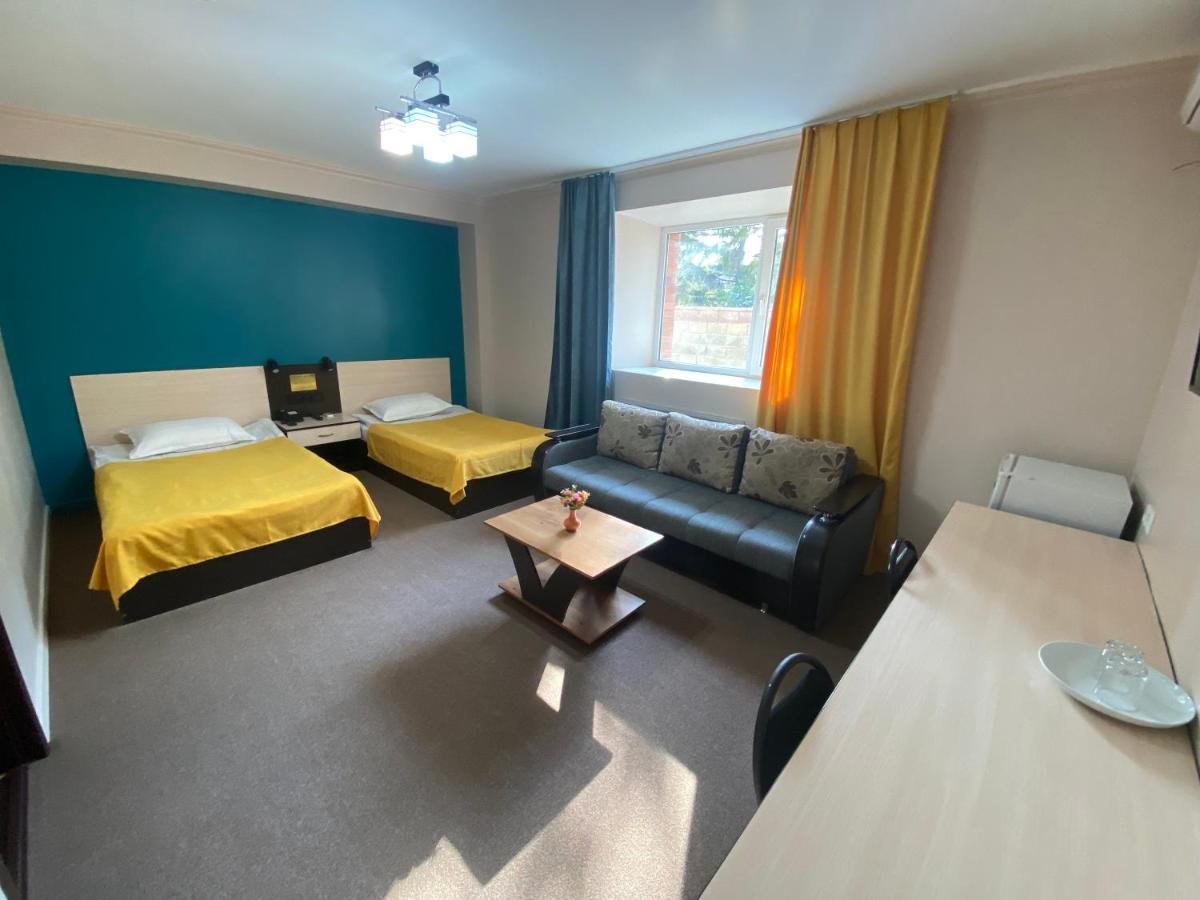 אסטנה Ulpan Mini Hotel מראה חיצוני תמונה