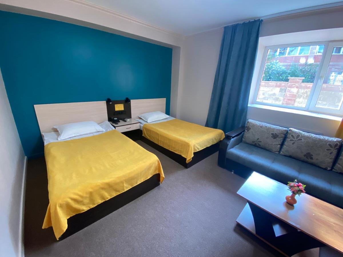 אסטנה Ulpan Mini Hotel מראה חיצוני תמונה
