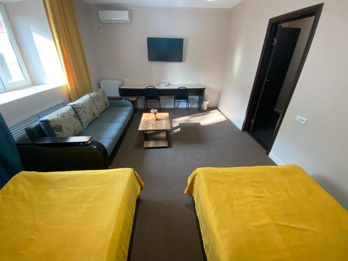 אסטנה Ulpan Mini Hotel מראה חיצוני תמונה