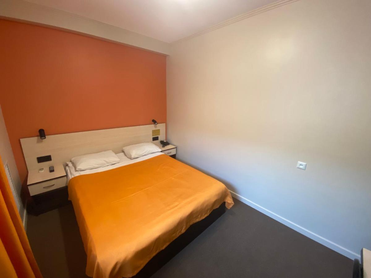 אסטנה Ulpan Mini Hotel מראה חיצוני תמונה