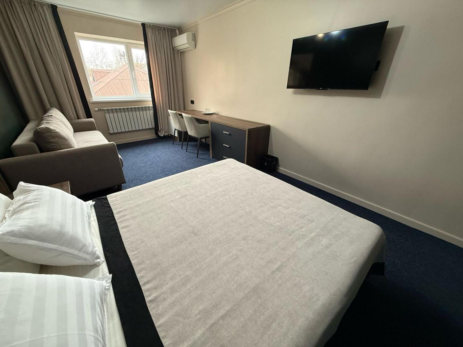 אסטנה Ulpan Mini Hotel מראה חיצוני תמונה