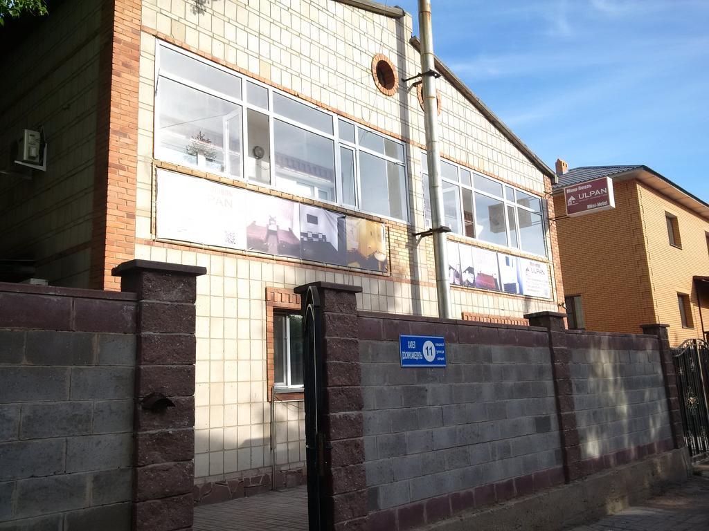 אסטנה Ulpan Mini Hotel מראה חיצוני תמונה