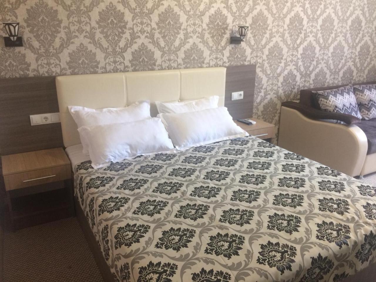 אסטנה Ulpan Mini Hotel מראה חיצוני תמונה